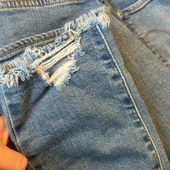 Levis Ripped Skinny Jeans - Picture 7 of 12